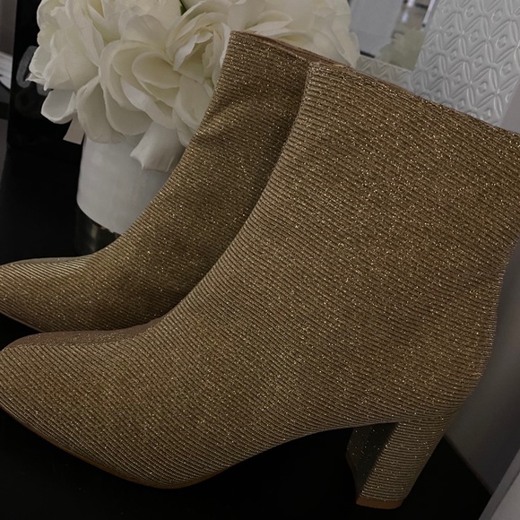 RARE!! FP ✌🏽FREE PEOPLE ✖️ Beautiful Heeled Gold Glittery Booties BNIB!! - Picture 6 of 7